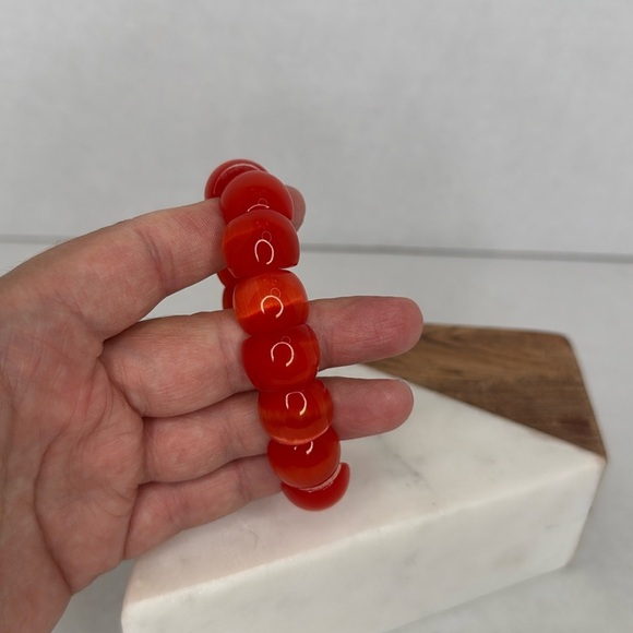 Vibrant Red Carnelian Stretch Bracelet lot C40 - Picture 2 of 5